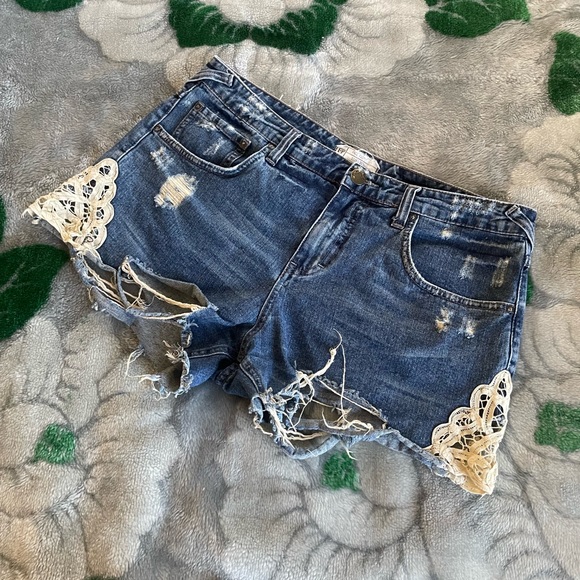 Free People Battenberg Crochet Cut Off Shorts - Picture 4 of 6